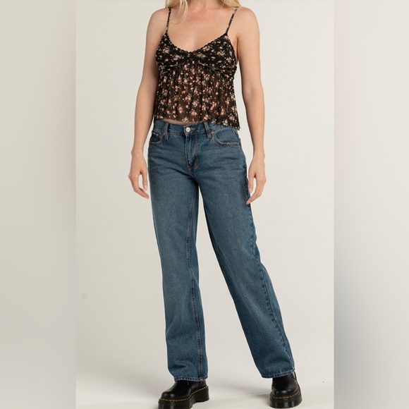 Mesh Floral Cami with V-neckline featuring lace trim - Picture 4 of 9